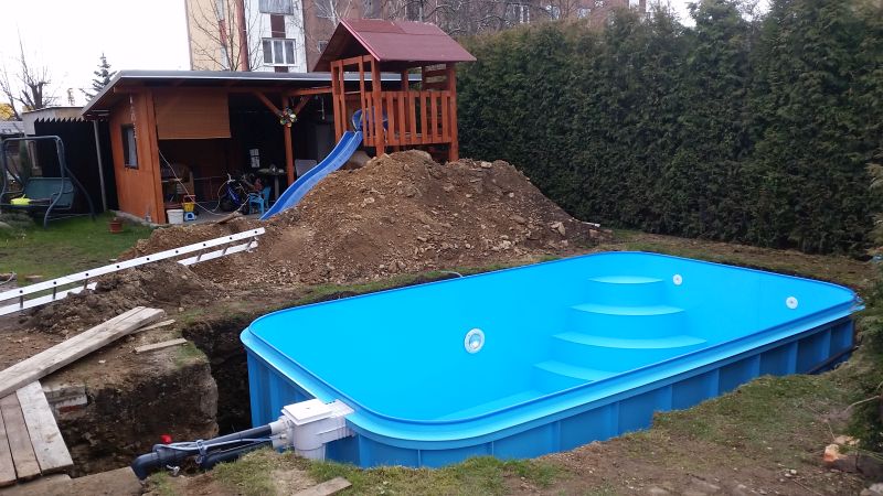 Otvorený bazén naplnený 0 10m
